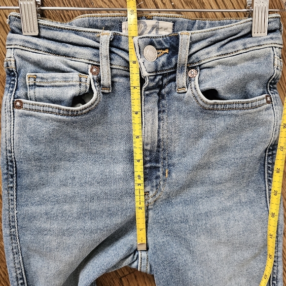 We The Free high rise skinny jeans light wash stretch raw hem size 24 - Picture 8 of 9